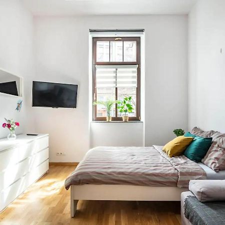 Discover Krakow Apartments - 5 Borowickiej St - Studio Next To Opera And Unity Centre Ngoại thất bức ảnh